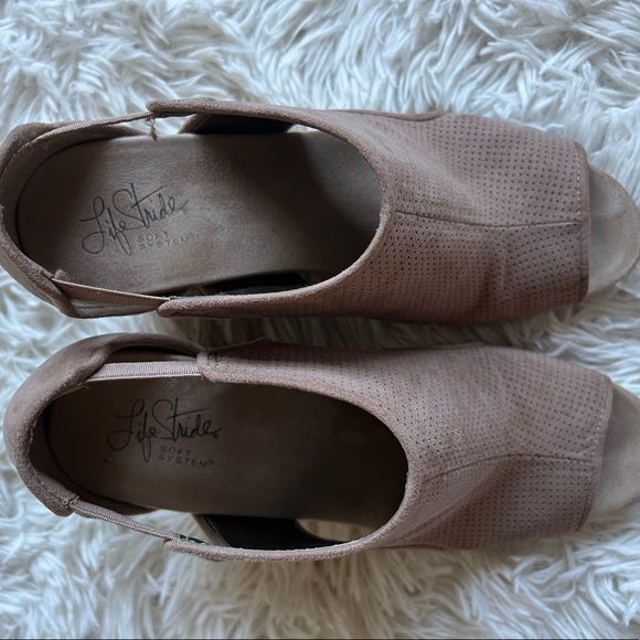 Women sandals, size 9.5, used a couple if times, in good conditions - Picture 5 of 5